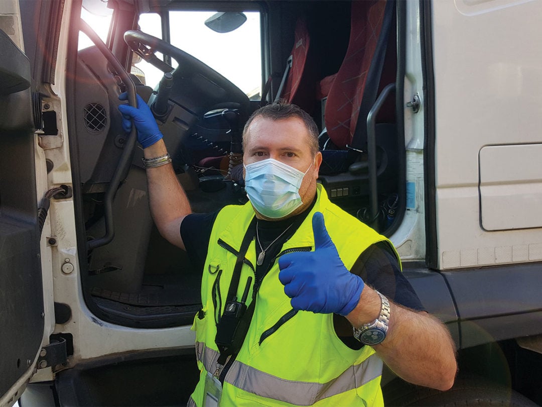 20200904truck_driver_with_mask